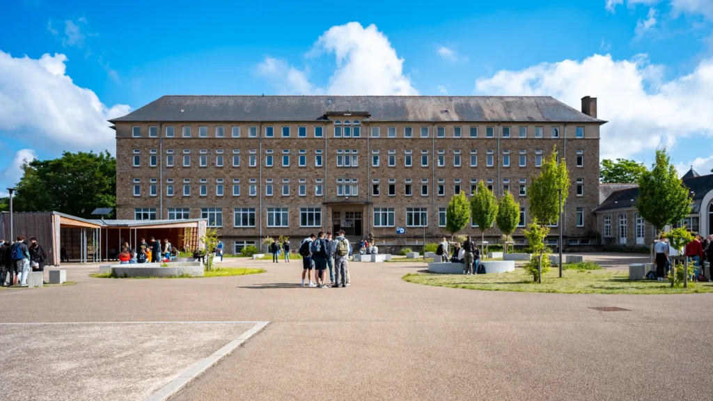 LYCEE ELEVES EXTERIEURS 38